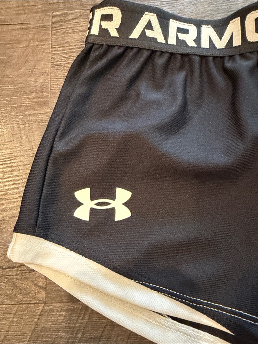 Under Armour Girl's 5 Black Athletic Short - Picture 2 of 6